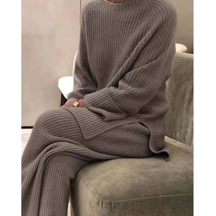 Ladies Comfortable Knit Suit In Modern Rib Design Mune