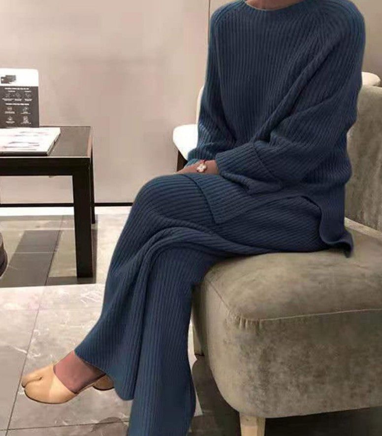 Ladies Comfortable Knit Suit In Modern Rib Design Mune