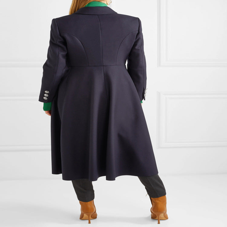 Women's military long coat made of wool blend with distinctive button placket and flapped pockets Mune Fashion