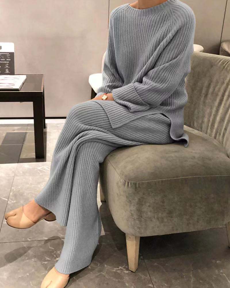 Ladies Comfortable Knit Suit In Modern Rib Design Mune