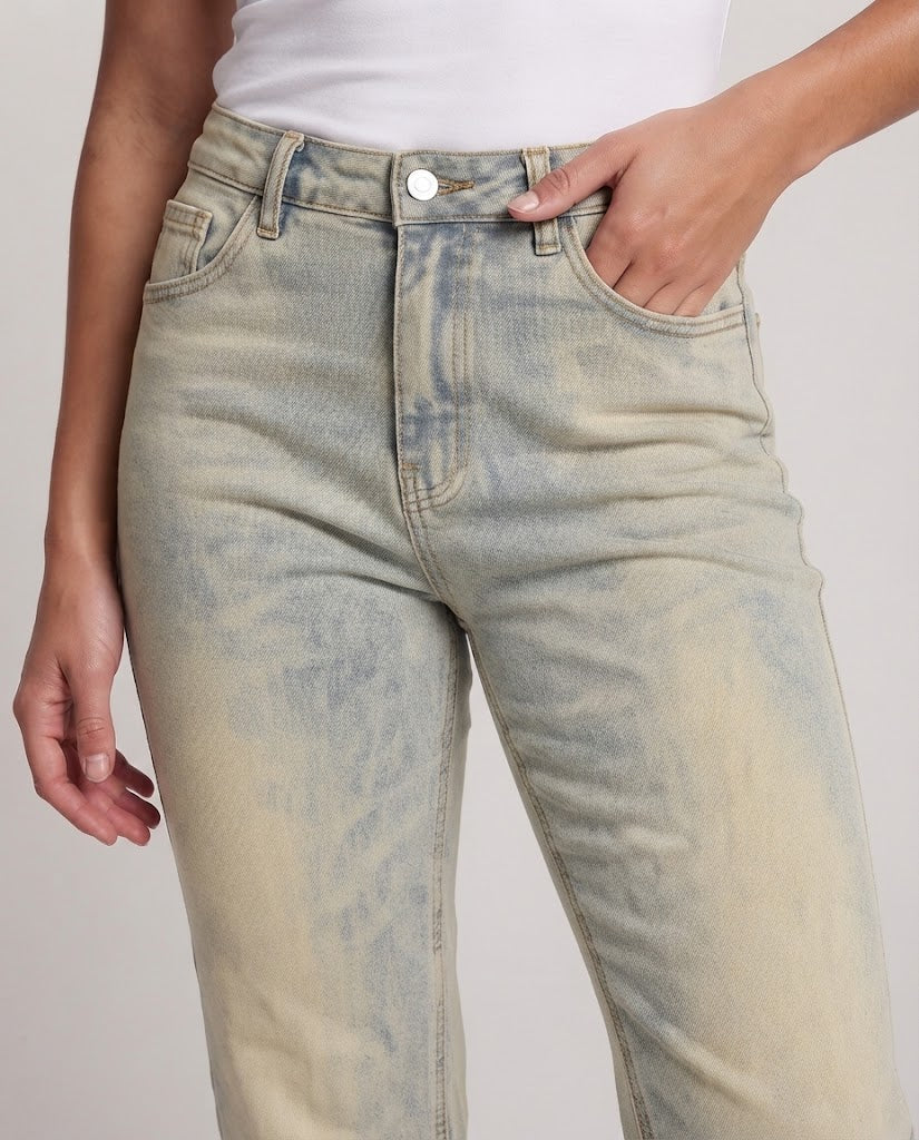 Women's loosely cut flared jeans with long hem and gentle stonewash look Mune Fashion