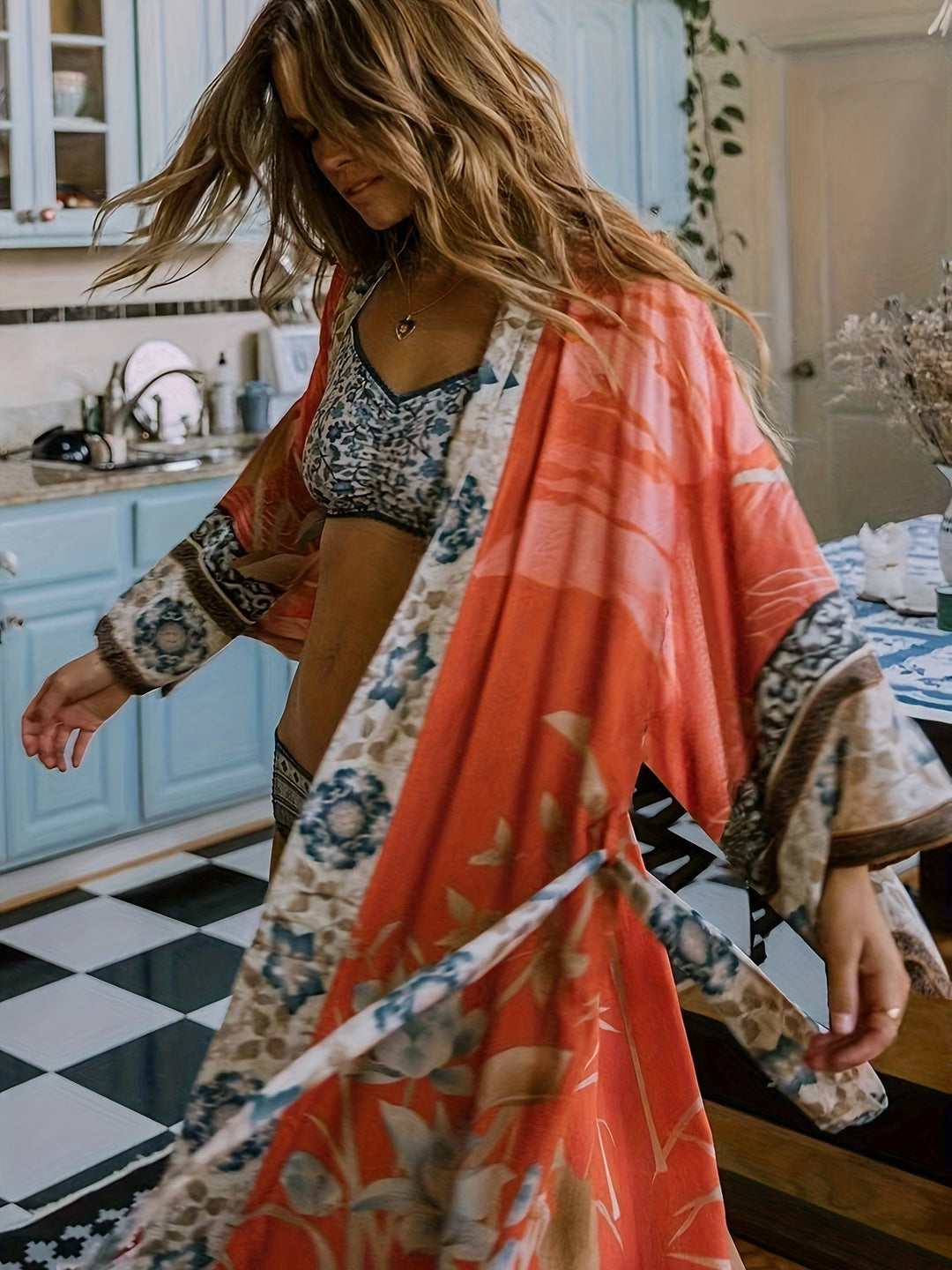 Fashionable kimono with floral print