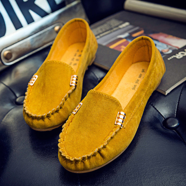 Ladies' elegant suede moccasins with cushioned insole and metallic decorative application Mune Fashion