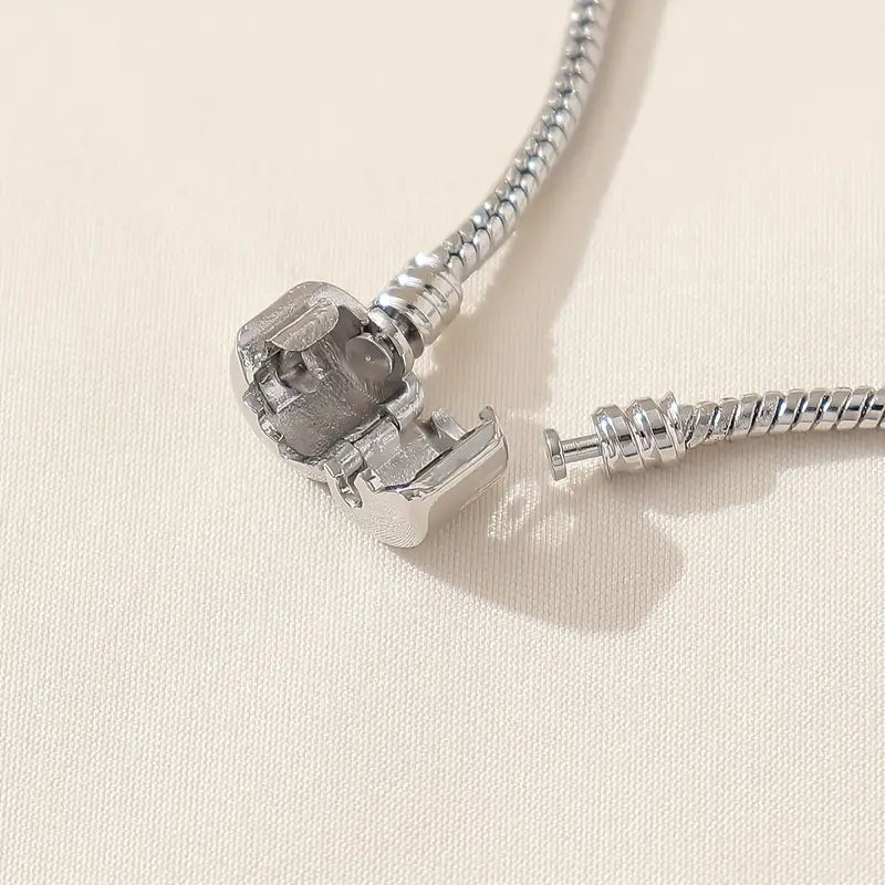 Mune Fashion Stylish bracelet with rhinestones and flowers