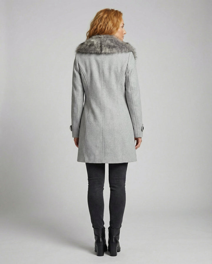 Luxurious Elegant Fur Coat Women