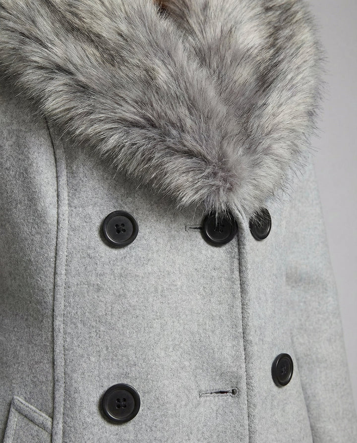 Luxurious Elegant Fur Coat Women