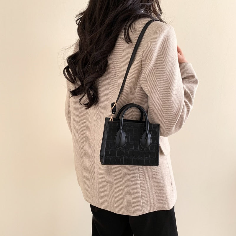 Mune | Divina Small-Sized Clutches Handbag