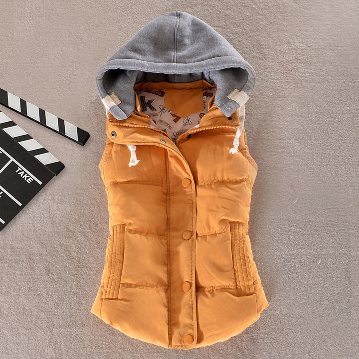Women's fitted quilted sleeveless thermal vest with contrasting hood Mune Fashion