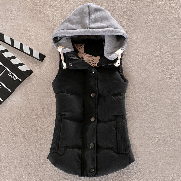Women's fitted quilted sleeveless thermal vest with contrasting hood Mune Fashion