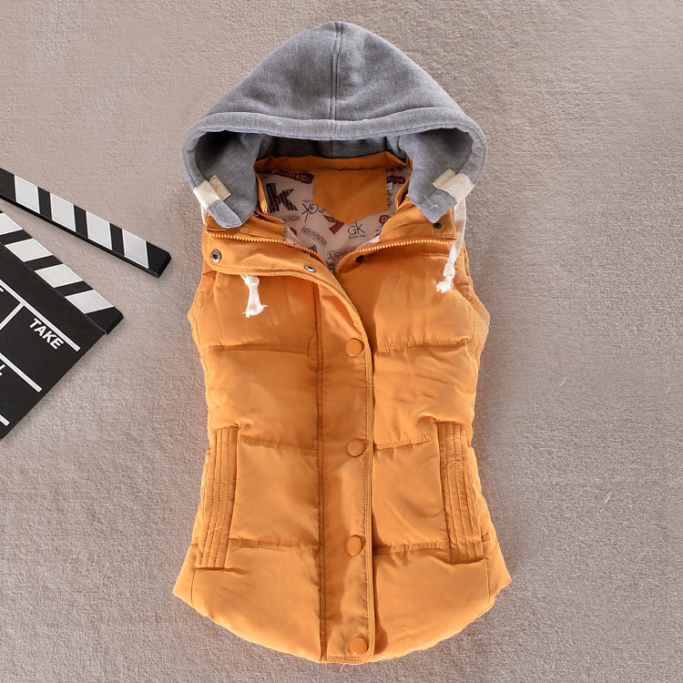 Women's fitted quilted sleeveless thermal vest with contrasting hood Mune Fashion