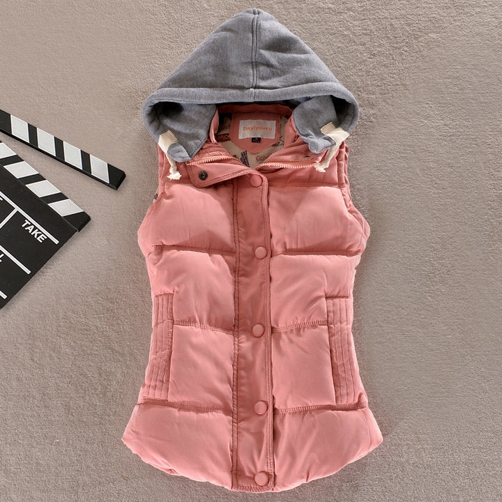 Women's fitted quilted sleeveless thermal vest with contrasting hood Mune Fashion