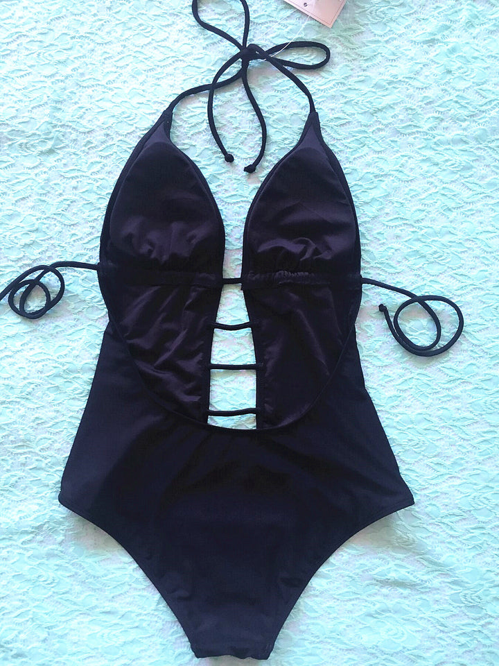 Ladies one-piece swimsuit with seductive cut-outs Mune Fashion