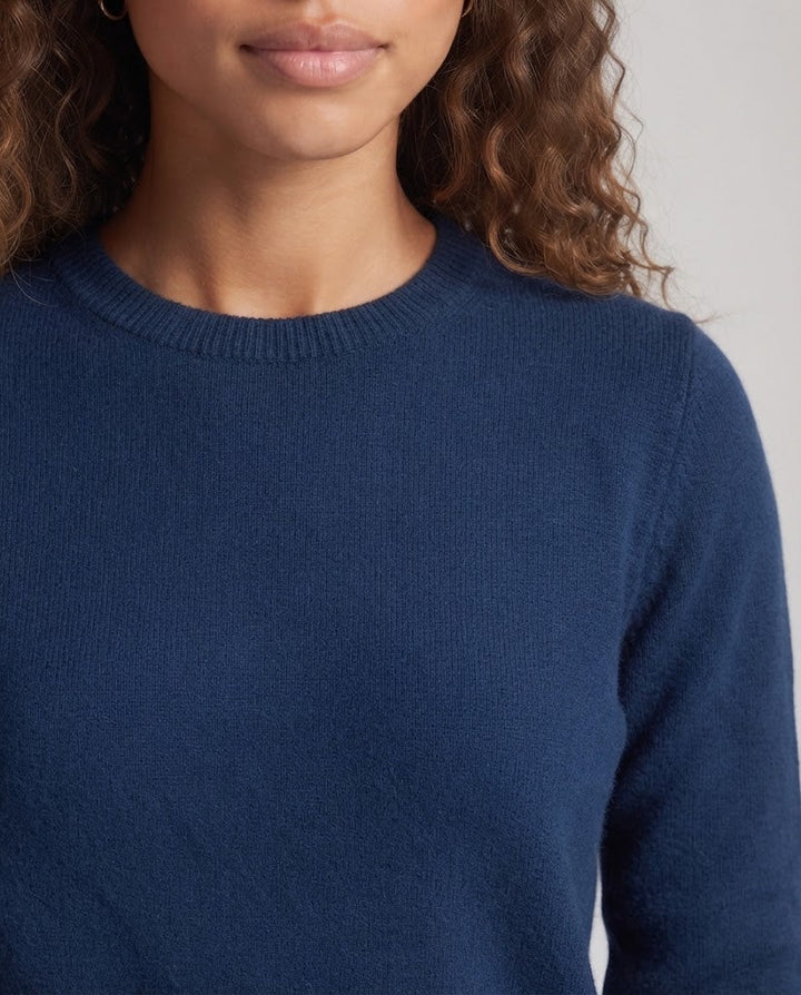 Ladies fine fluffy sweater with round neckline, narrow ribbed edge and light mohair effect Mune Fashion