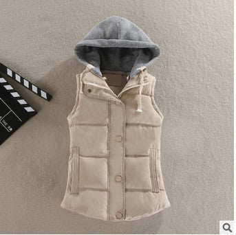 Women's fitted quilted sleeveless thermal vest with contrasting hood Mune Fashion
