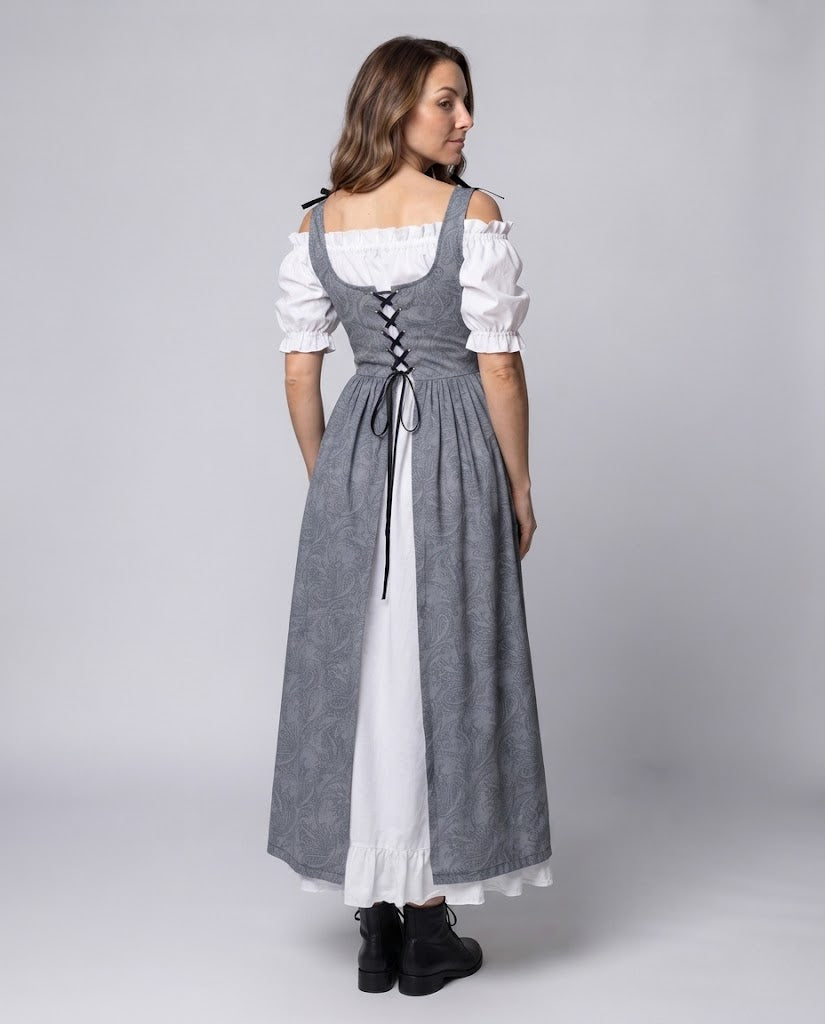 Ladies' traditional dress with playful design Mune Fashion