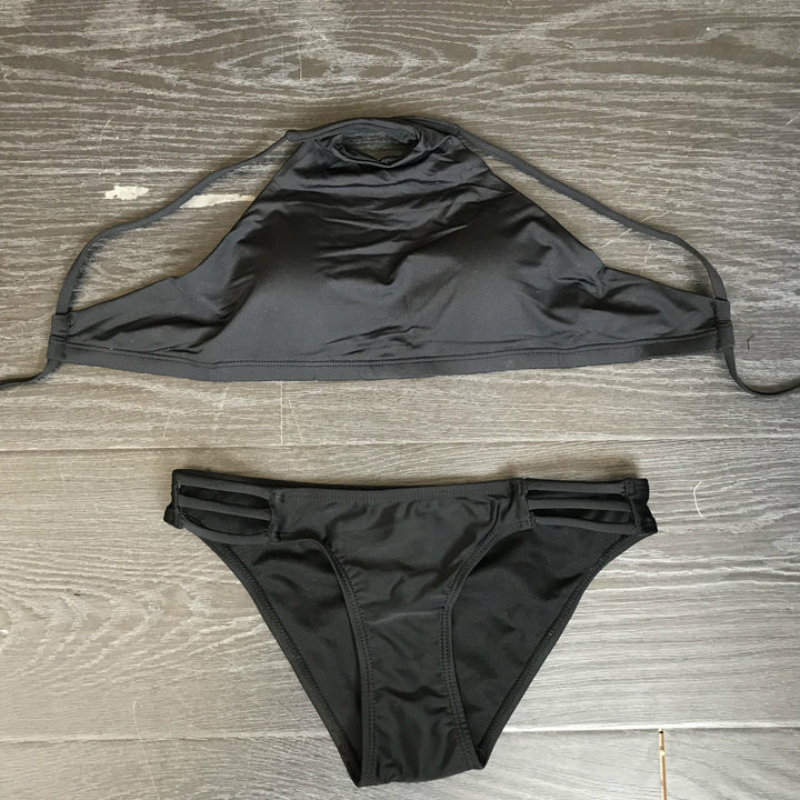 Women’s Sporty Bikini Set with High Collar and Side Cut-Outs Mune Fashion