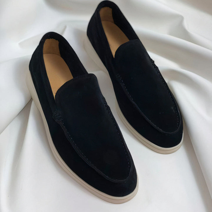 Men's loafer with closed design and flat sole