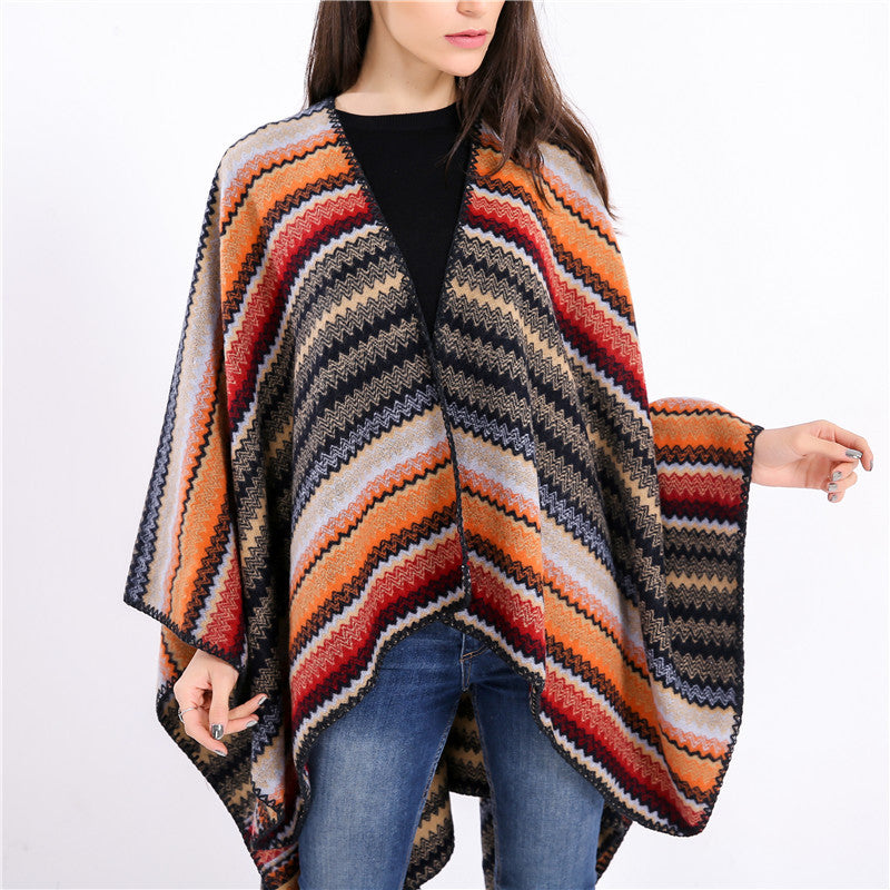 Women's oversized knitted ruana in jacquard zigzag with crocheted edge Mune Fashion