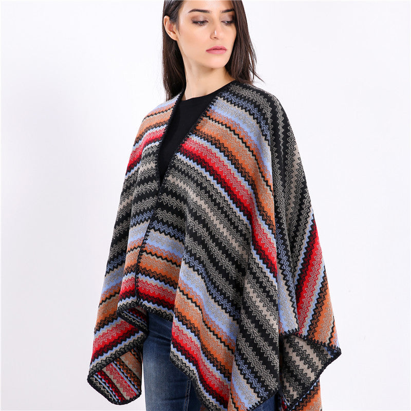 Women's oversized knitted ruana in jacquard zigzag with crocheted edge Mune Fashion