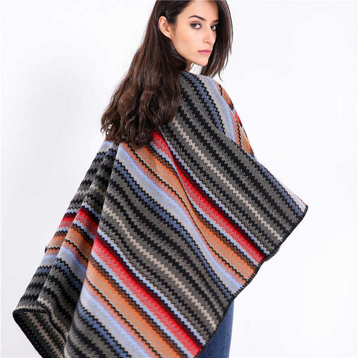 Women's oversized knitted ruana in jacquard zigzag with crocheted edge Mune Fashion