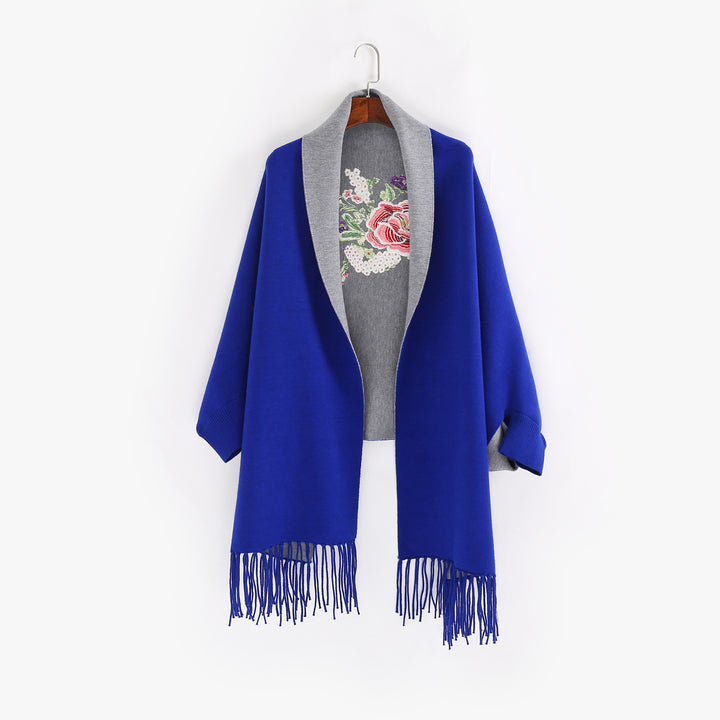 Ladies cape scarf with embroidered lining and fringe hem Mune Fashion