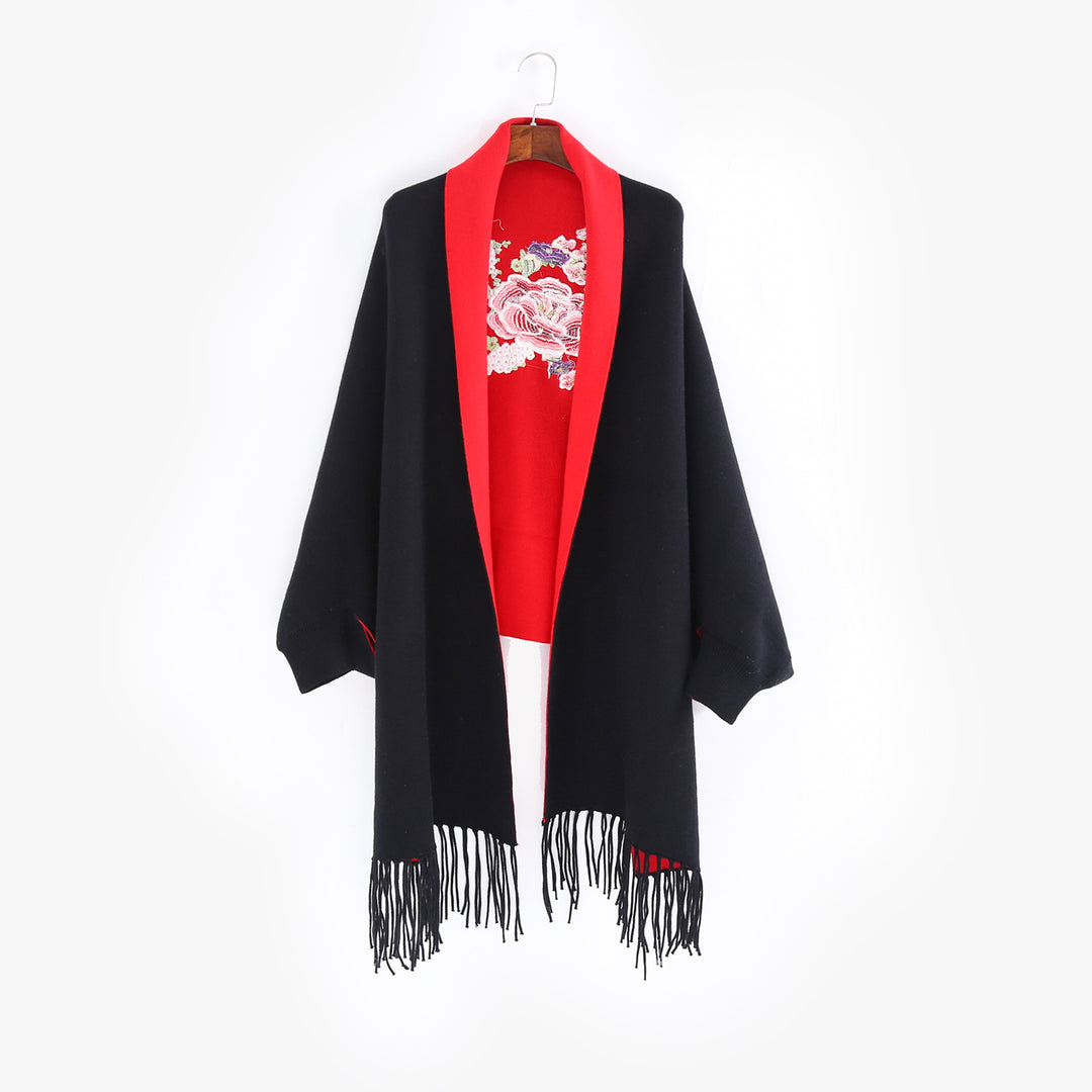 Ladies cape scarf with embroidered lining and fringe hem Mune Fashion