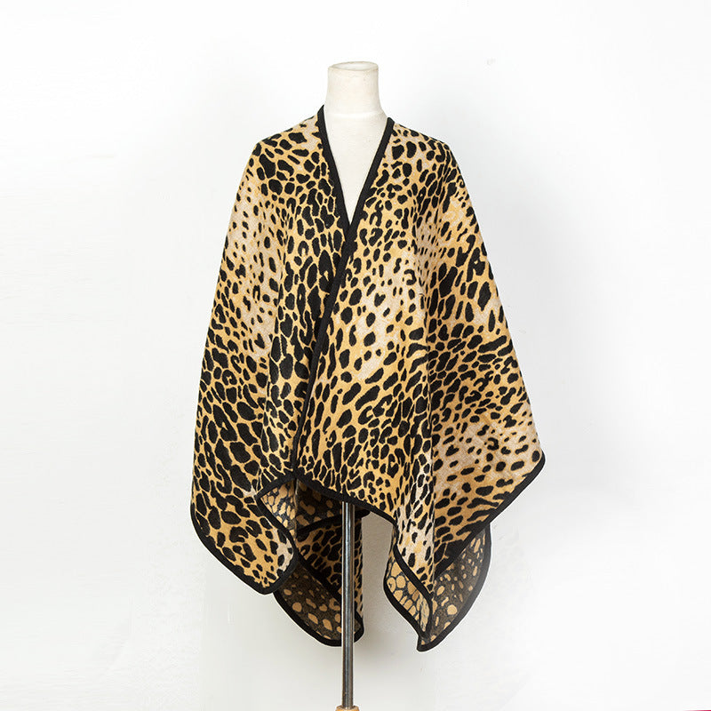 Women’s poncho overlay in oversized with leopard jacquard and overlock seam