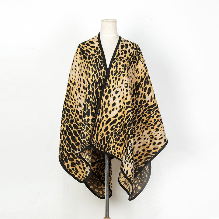 Women’s poncho overlay in oversized with leopard jacquard and overlock seam