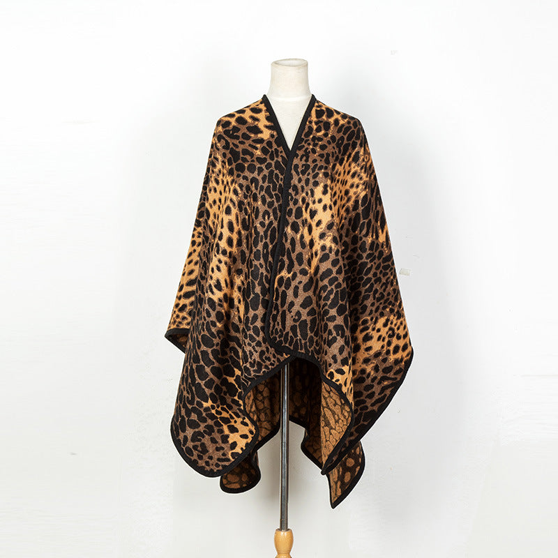 Women’s poncho overlay in oversized with leopard jacquard and overlock seam