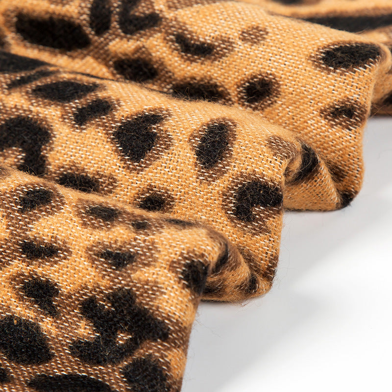 Women’s poncho overlay in oversized with leopard jacquard and overlock seam