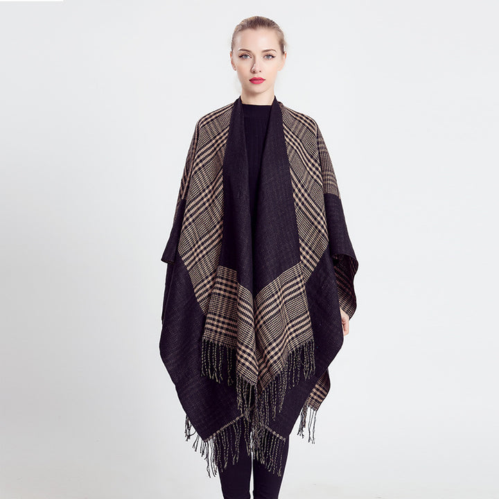Women's Ruana Poncho made of wool blend with boxy kimono cut and fringe hem Mune Fashion
