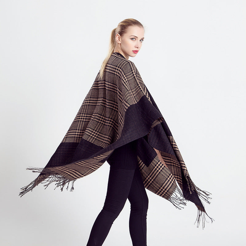 Women's Ruana Poncho made of wool blend with boxy kimono cut and fringe hem Mune Fashion