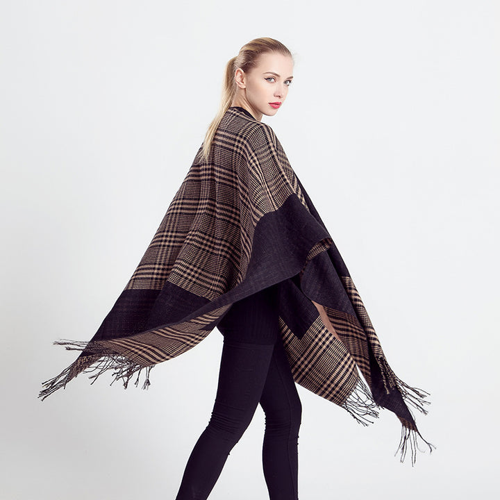 Women's Ruana Poncho made of wool blend with boxy kimono cut and fringe hem Mune Fashion