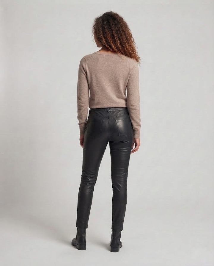 Women Fine Round Neck Sweater made of Cashmere Blend with Light Stretch and Fine Ribbed Cuff Mune Fashion