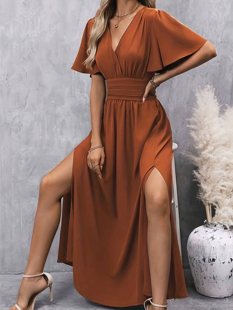 Mune Fashion - dress with ruffled collar and pleated waist
