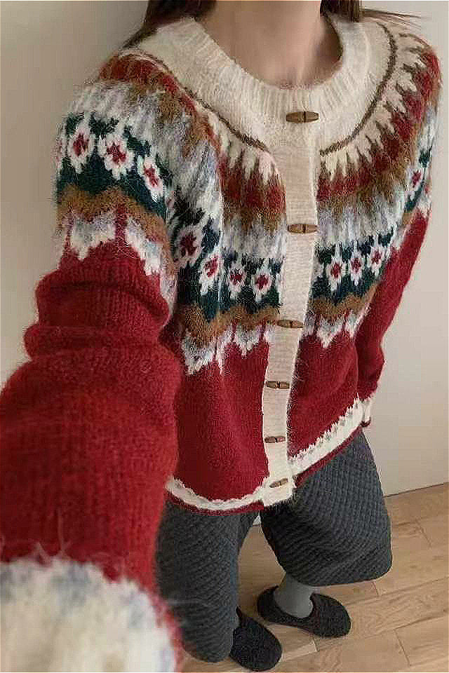 Mune | Round Neck Fair Isle Christmas Horn Button Cardigan