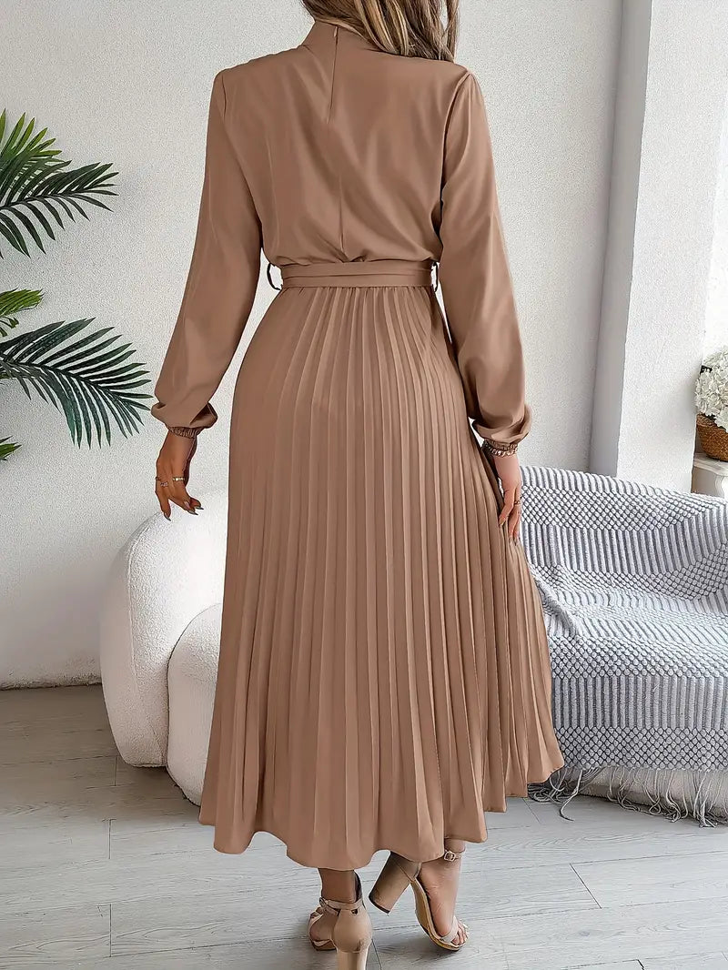 Mune | Simple Dress with Stand-Up Collar and Pleated Belt