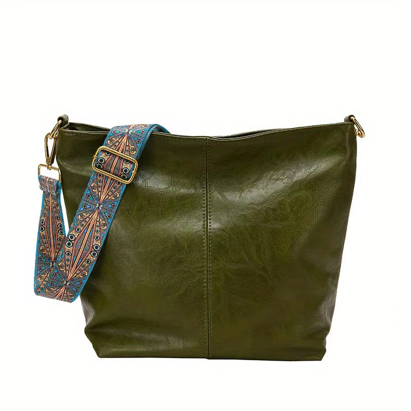 Mune Fashion - Chic tote bag with embellished strap