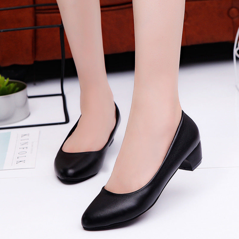 Women's classic business pumps with low block heel and cushioned comfort footbed Mune Fashion