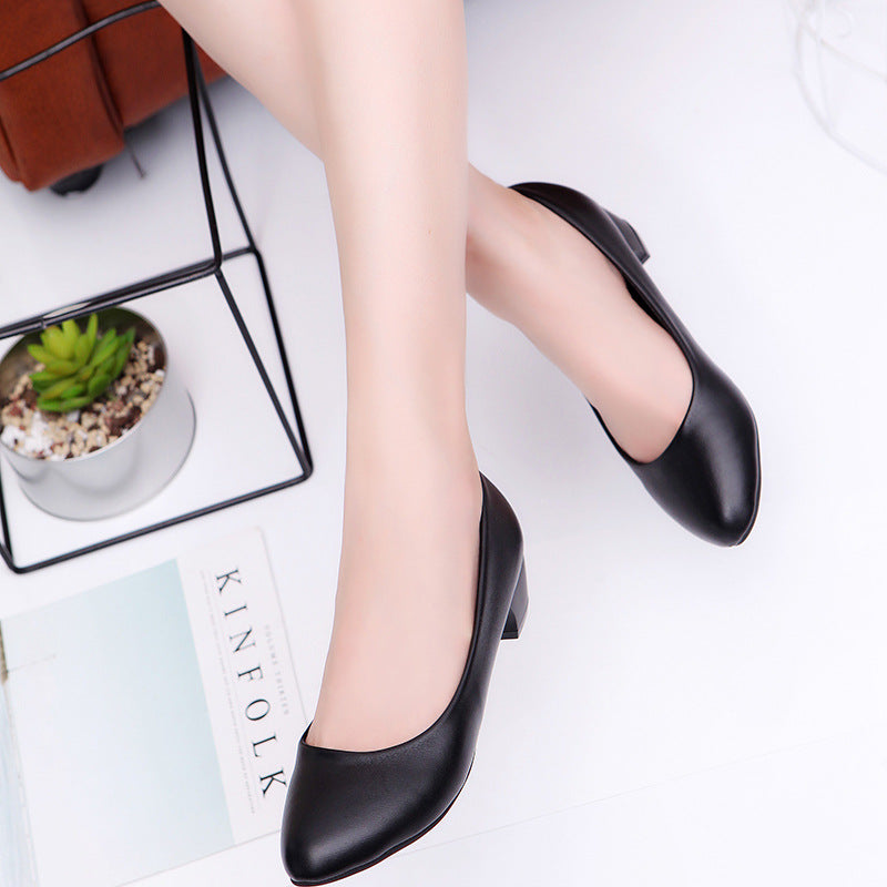 Women's classic business pumps with low block heel and cushioned comfort footbed Mune Fashion