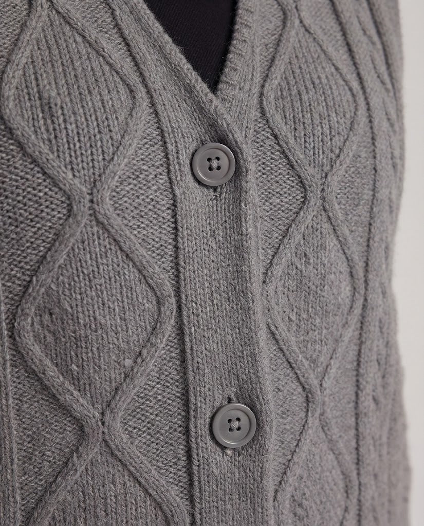 Women's Boxy Knit Vest with Diamond Pattern, V-neck and Wooden Buttons Mune Fashion