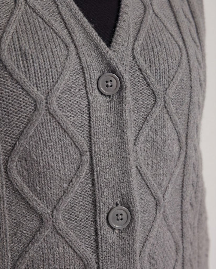 Women's Boxy Knit Vest with Diamond Pattern, V-neck and Wooden Buttons Mune Fashion