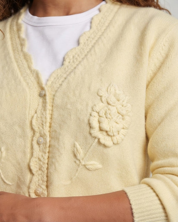 Women's fine knit cardigan with relief flowers, wavy edge and pearl button placket Mune Fashion