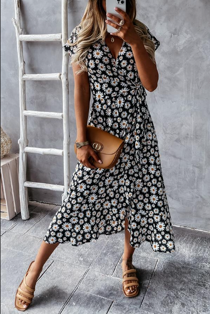 Loved By You Midi dress with daisy pattern