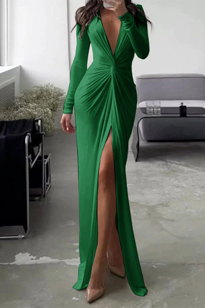 Mune | Chloé Elegant Dress with V-Neck and Pleated Décolletage