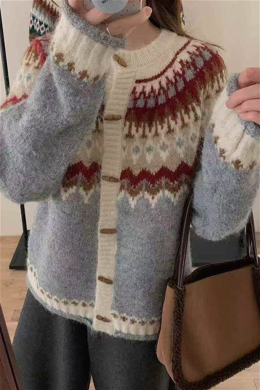 Mune | Round Neck Fair Isle Christmas Horn Button Cardigan