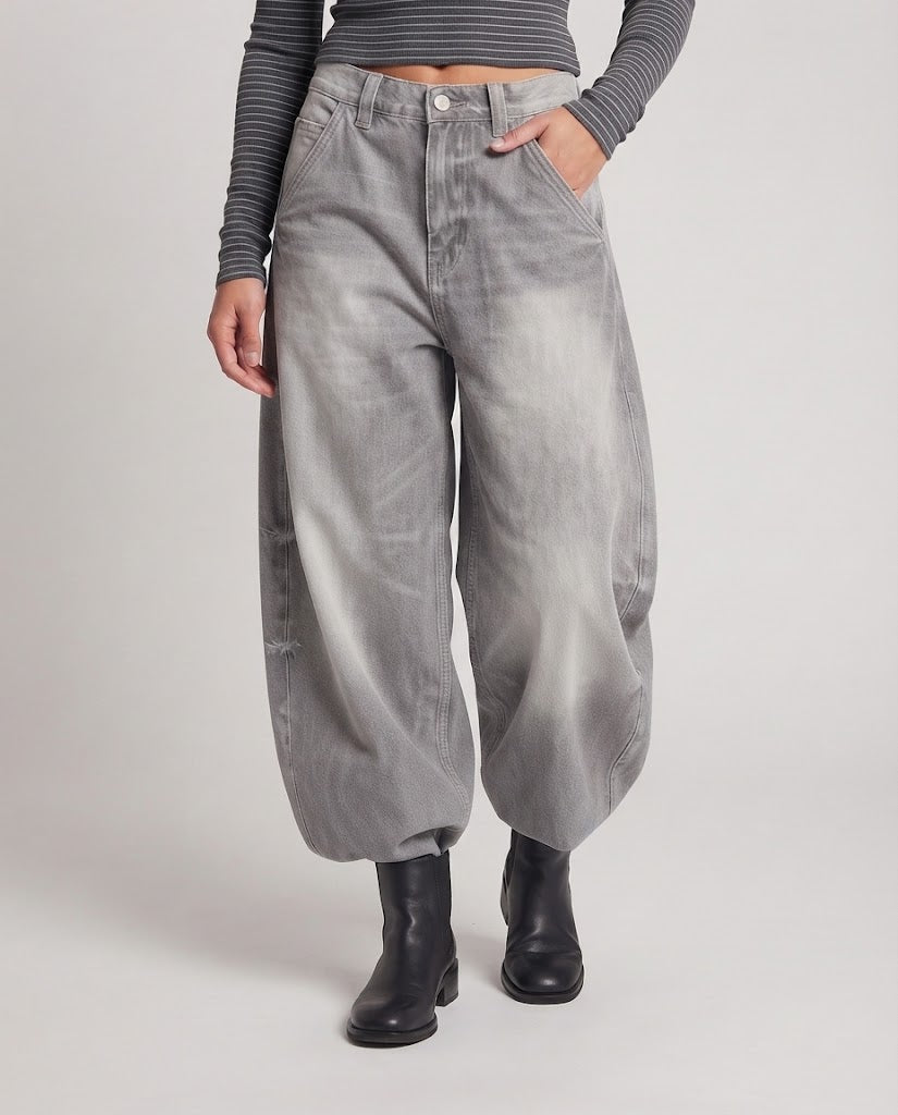 Ladies floor-length palazzo denim jeans with balloon-shaped leg and soft used-fade Mune Fashion