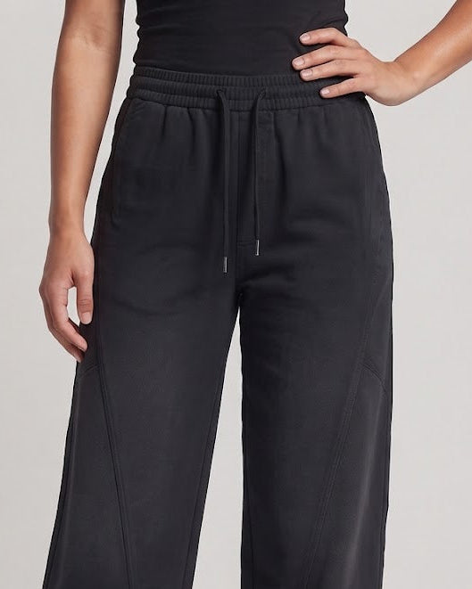 Women's wide balloon pants with drawstring and utility seams Mune Fashion
