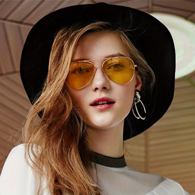 Mune Fashion | Classic Aviator Sunglasses with Golden Frame for Women