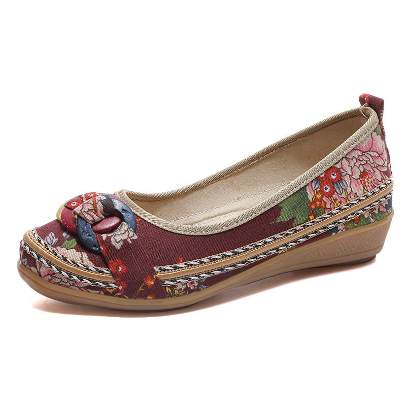 Women's floral textile slippers with low wedge heel, decorative ring application and cushioned comfort footbed Mune Fashion